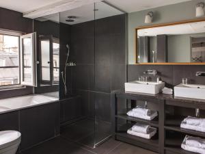 New Hotel Roblin - How To Book Your Stay