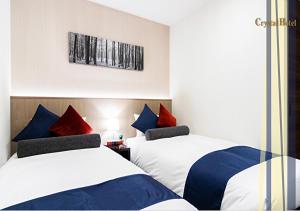 Nippombashi Crystal Hotel I - Linguistic Capabilities