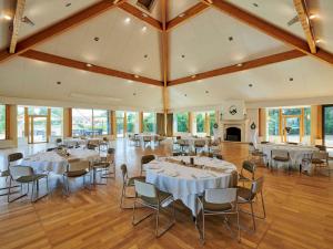 Novotel Fontainebleau Ury - Languages and Accessibility