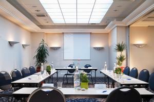 Oceania Hotel Brest - About Staying Here