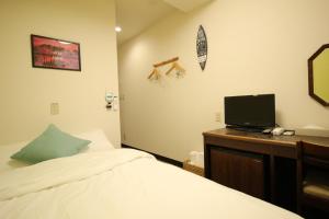 Okubo Hotel Hawaii - Nearby Attractions