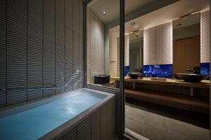 ONSEN RYOKAN YUEN SHINJUKU - Location Highlights