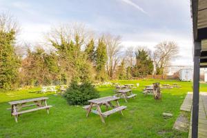 OYO The Green Man Pub And Hotel - Dining Options