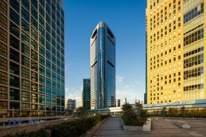 Park Hotel Tokyo - Location and Accessibility