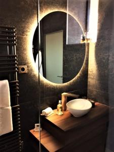 Private Suite of the Old Port of Marseille Balcony - How To Book Your Stay