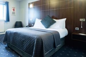 Quality Hotel Coventry - Booking and Check-in Policies