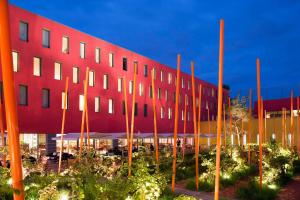 Radisson Blu Hotel Toulouse Airport - Nearby Attractions and Transportation
