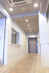 RE Hotel Gaya 9th Avenue - Amenities and Services