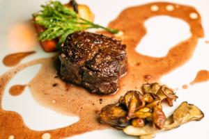 Restaurant & Hotel Dreaming - Policies and Guest Requirements