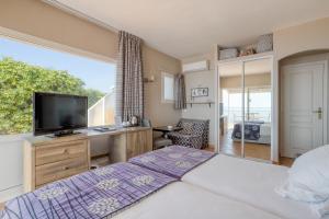 Roc Hotel - 4-Star Hotel With Feet in the Water - How To Book Your Stay
