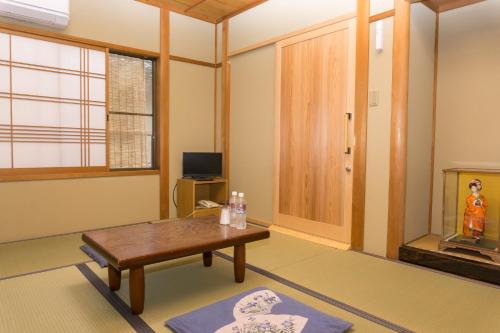 Ryokan Hinomoto Kyoto Kawaramachi - Check-in and Check-out
