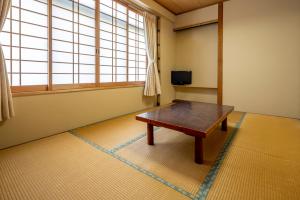 Sawaki - Staff and Service Highlights