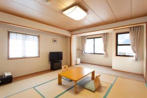 Schole Hakuba - Ratings and Reviews