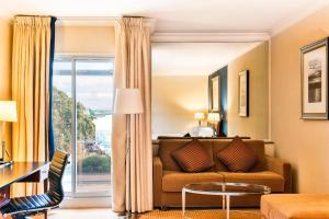 Sheraton Skyline Hotel London Heathrow - Additional Fees and Restrictions