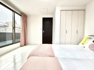 Shinjuku House - Travel and Transportation Ease