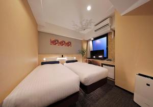 Shinsaibashi-Higashi Crystal Hotel - Room Features and Offerings