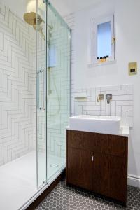 Sonder Kensington Town House - Management and Company Info