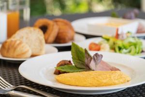 The Atta Terrace Club Towers - Dining Options and Services