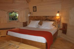 The Cabins in the Woods Hotel - Guest Experiences and Activities