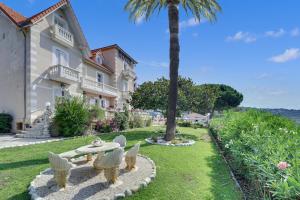 The Castle of Mei Lese - About Staying Here