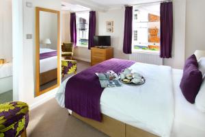 The Chequers Hotel - Booking Information