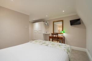 The Clarendon Hotel - Policies and Booking Information