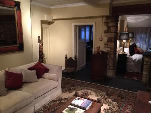 The Fox and Hounds - Accessibility and Pet-Friendly