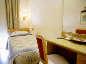The Gresham Hotel - Booking Information