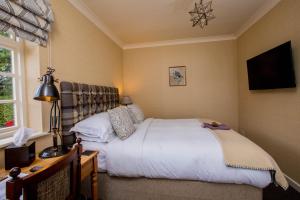 The Hawk Inn - Questions About Staying Here