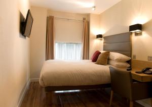 The Jade - Dining Options and Amenities