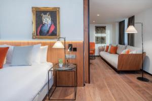 The Level at Melia White House - Booking Information