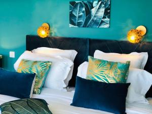 The Liner - Dining Options