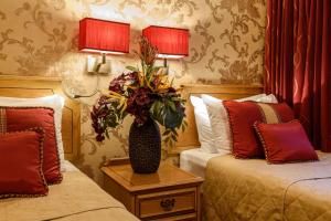 The Montana Hotel - Nearby Attractions and Activities