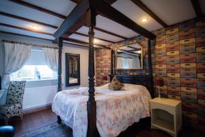 The Royal Arms Hotel - Booking Policies and Check-in/Check-out