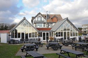 The Spyglass & Kettle by Greene King Inns - Convenient Location
