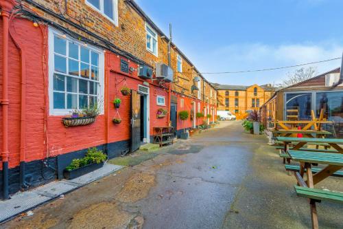 The Watergate Inn Review