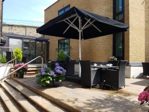 The Westbridge Hotel Stratford - Nearby Attractions
