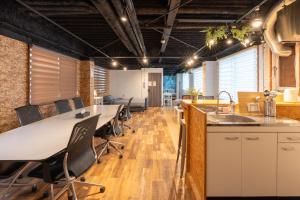 U.HOUSE - Checking In and Out