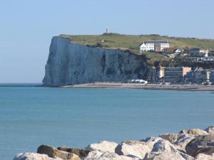 Villa of the Baths of the Sea With Balcony and View, Terrace, 300 M From the Beach, 2 Bedrooms, Bicycles Provided in Mers Les Bains Le Treport, Breakfast Optional - Policies and Guidelines