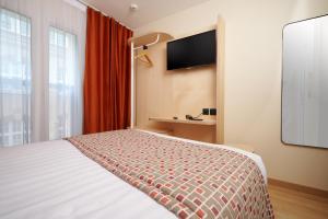 VLH Montparnasse Eiffel - About Staying Here