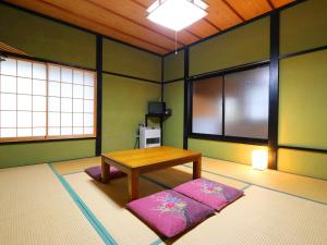 Warabiso - Check-in and Check-out