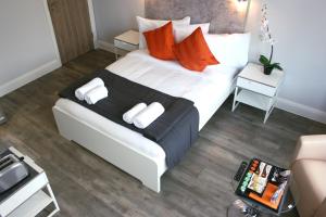 Westciti Caroco Aparthotel - Parking and Transportation
