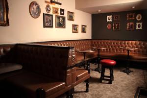 White Hart Hotel & Apartments - Payment and Booking Considerations