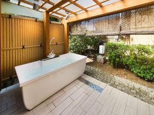 Yuraku Hotel - Policies and Important Information