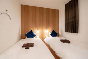 ZONE SHINSAIBASHI WEST - Check-in and Check-out