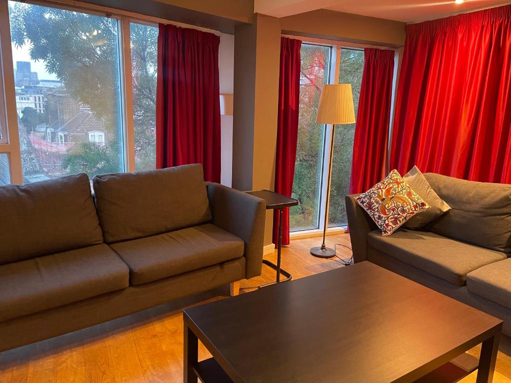 62-66 Farringdon Apartments by Condokeeper - Good To Know