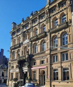 62 Castle Street Hotel - Amenities and Services