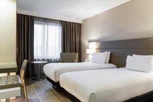 AC Hotel by Marriott Manchester Salford Quays - Location and Transportation