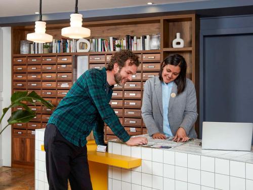 Aparthotel Adagio Paris Buttes Chaumont - Getting to the Property