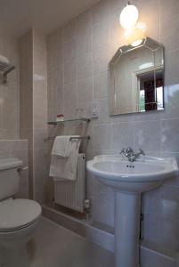Arundel House Hotel - Questions About Staying Here